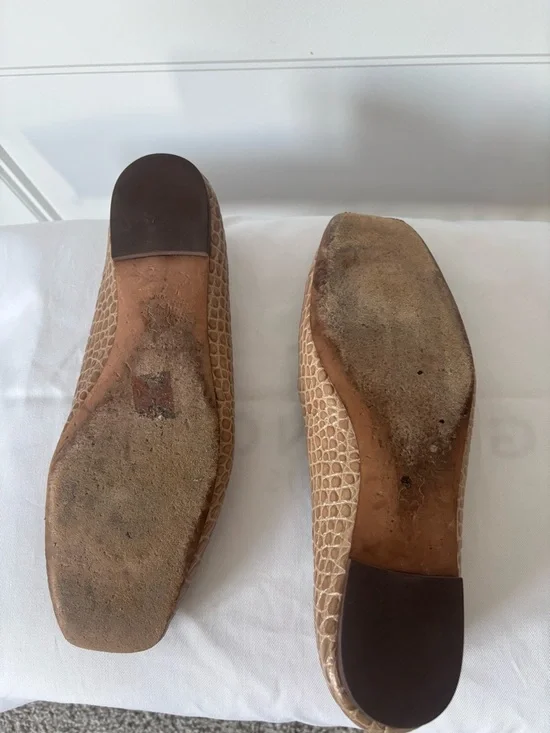 Tory Burch Beige Croc-Embossed Logo Ballet Flats - Picture 5 of 5